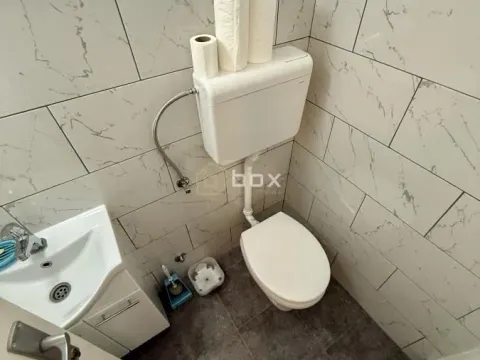 Sale, three bedroom apartment, 70m², Dom zdravlja, Niš - image 12