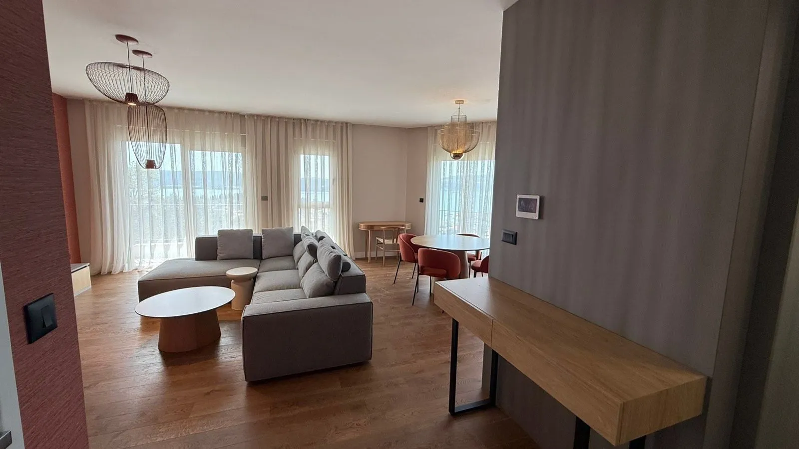 Izdavanje, dvosoban stan, 83m², Tripovići, Tivat