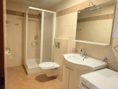 Izdavanje, dvosoban stan, 79m², Bečići, Budva - image 2