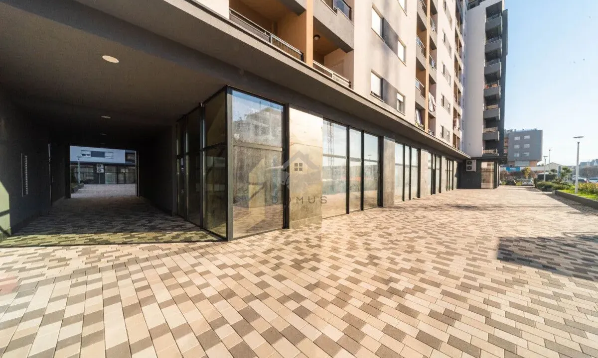 Izdavanje, poslovni prostor, 155m², Stari Aerodrom, Podgorica