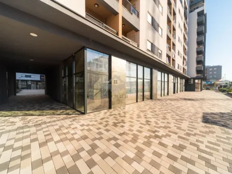 Izdavanje, poslovni prostor, 155m², Stari Aerodrom, Podgorica - image 1