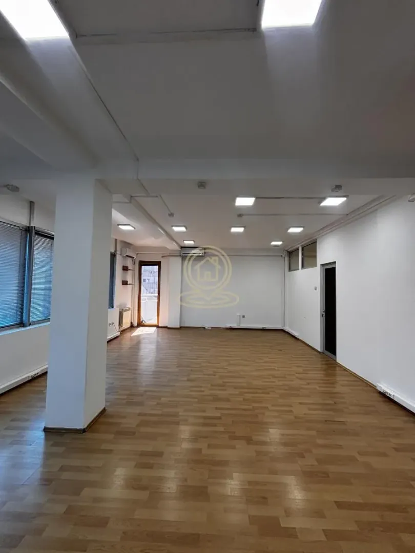 Rent, office space, 102m², Medijana, Niš