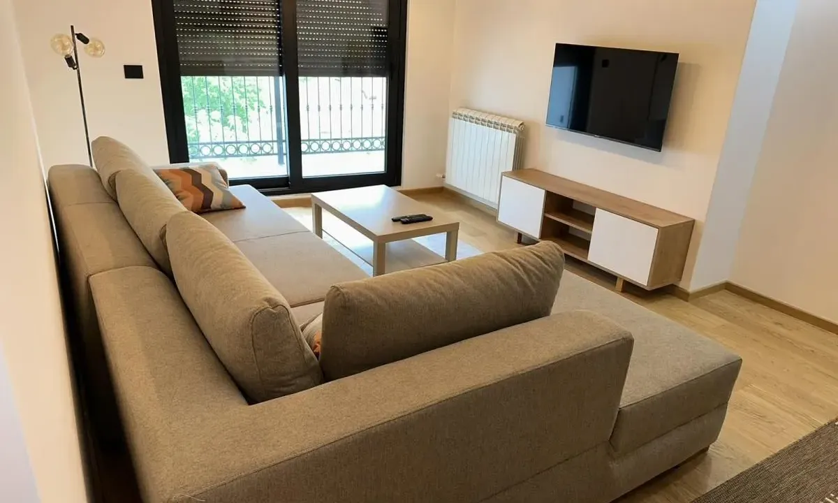 Izdavanje, četvorosoban stan, 102m², Crveni Krst, Beograd