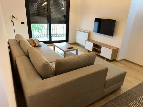 Izdavanje, četvorosoban stan, 102m², Crveni Krst, Beograd