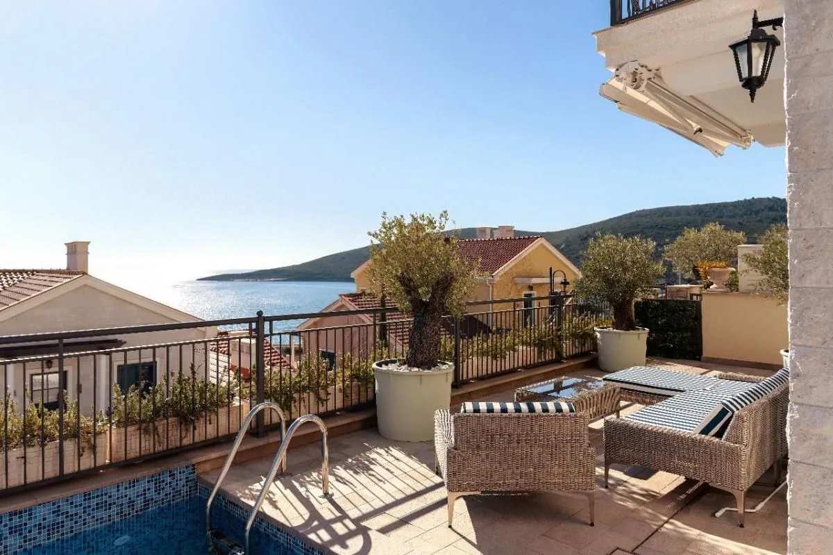 Izdavanje, kuća, 115m², Luštica Bay, Tivat