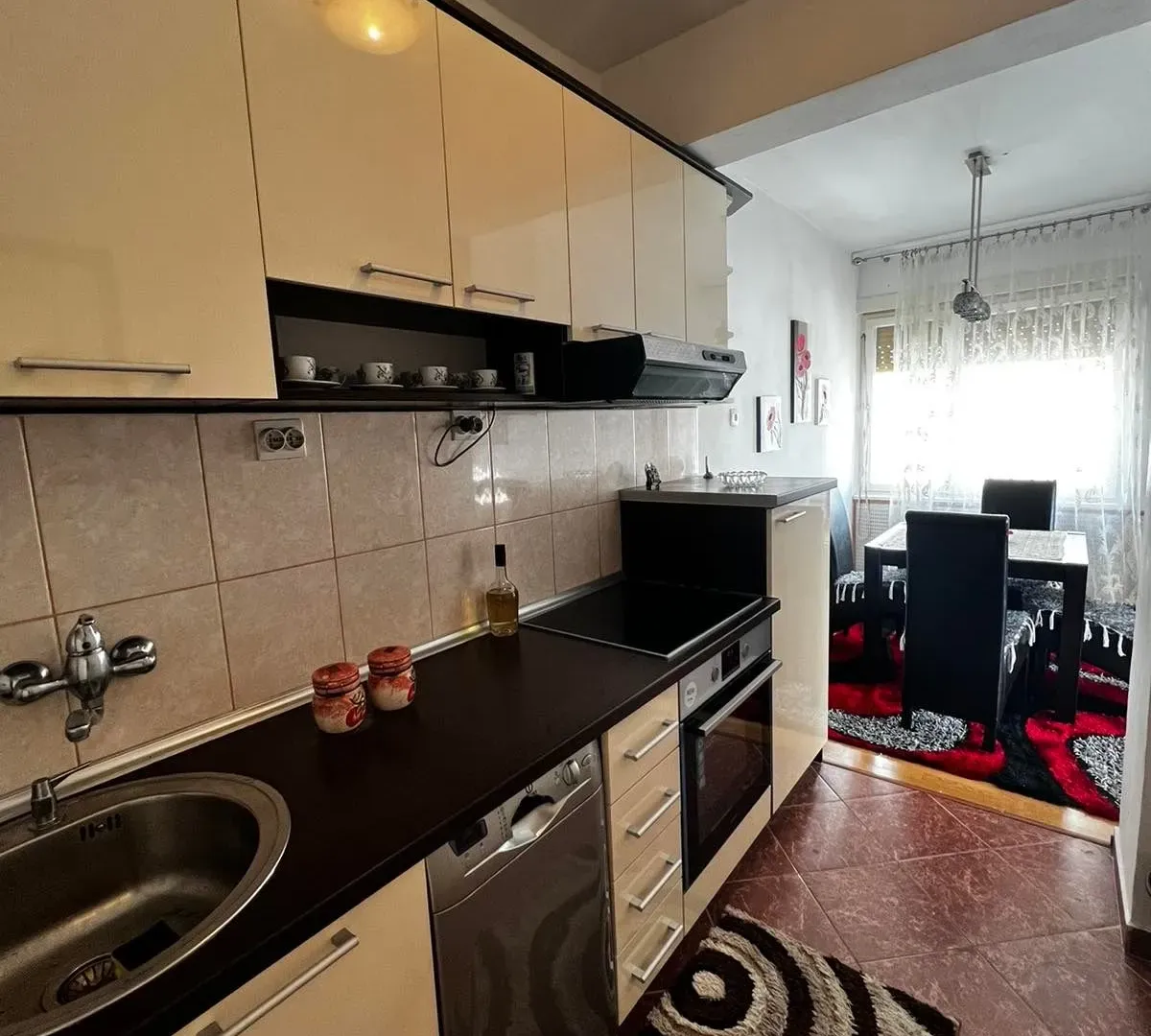 Izdavanje, dvosoban stan, 70m², Centar, Tivat