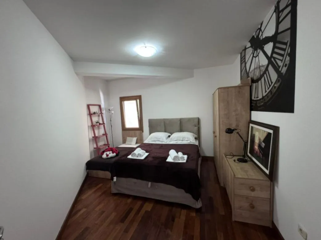 Izdavanje, dvosoban stan, 108m², Rafailovići, Budva