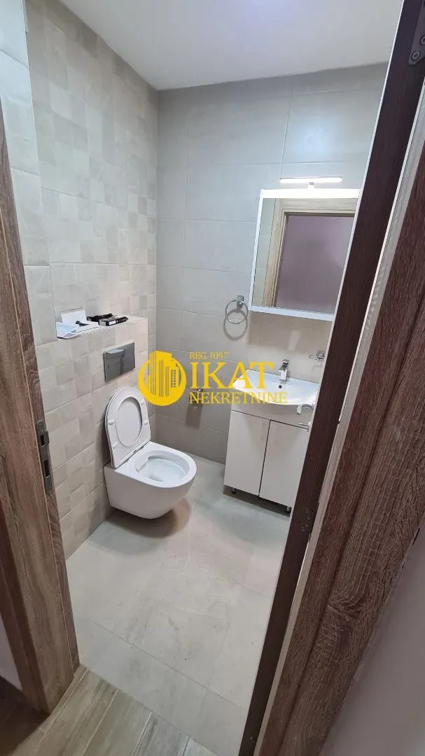 Prodaja, četvorosoban stan, 95m², Centar, Stara Pazova