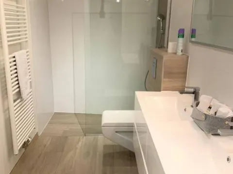 Izdavanje, trosoban stan, 85m², Savski Venac, Beograd - image 7