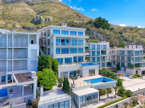 Prodaja, trosoban stan, 139m², Rijeka Reževići, Budva - image 18