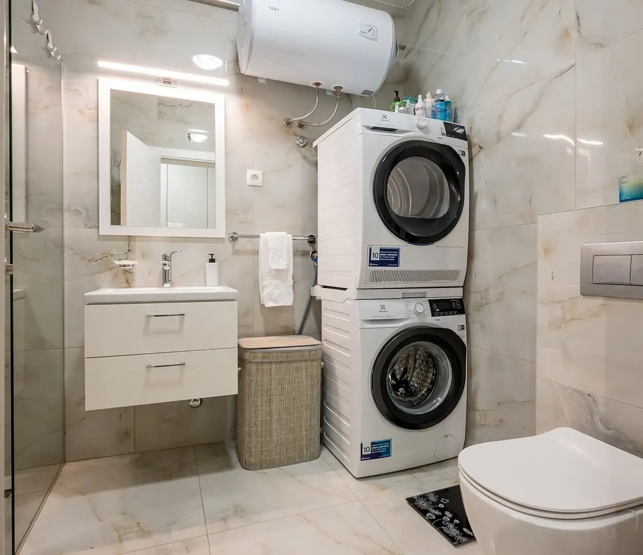 Prodaja, dvosoban stan, 63m², Pod Kuk, Tivat