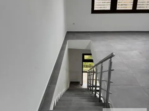 Izdavanje, poslovni prostor, 150m², Centar, Pančevo - image 5