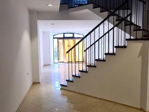 Rent, office space, 96m², Centar, Herceg Novi - image 4