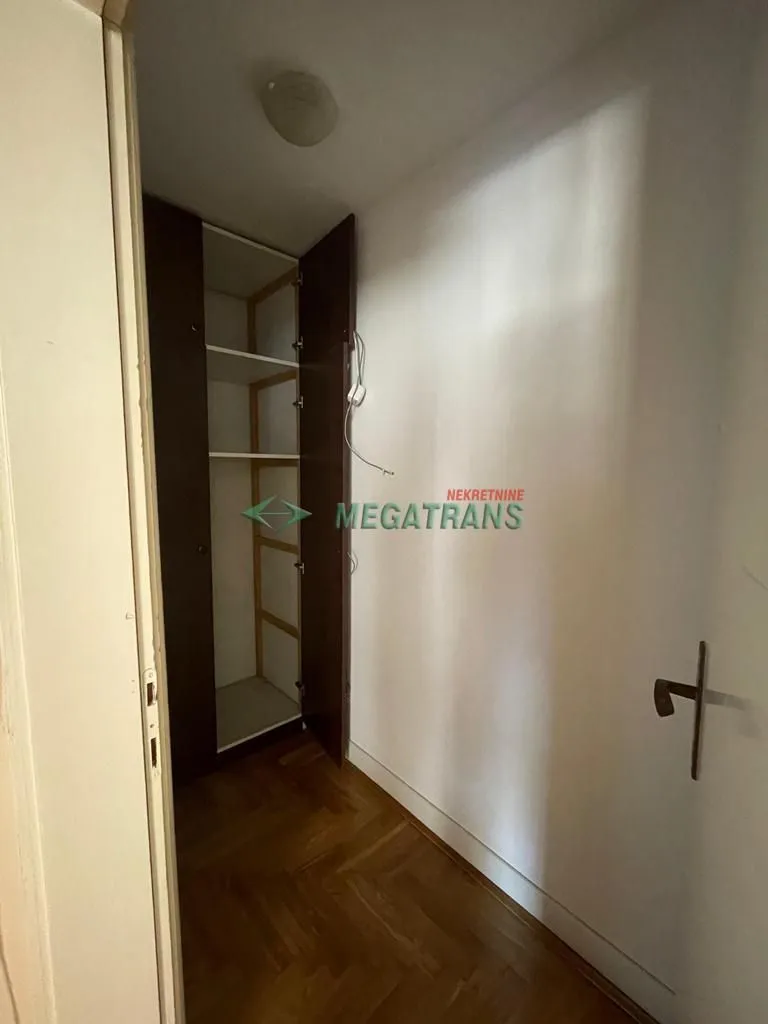 Izdavanje, četvorosoban stan, 130m², Vračar Hram, Vračar Sve Podlokacije