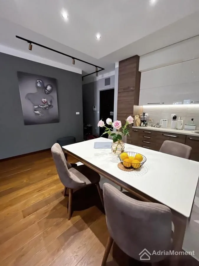 Prodaja, jednosoban stan, 77m², Centar, Budva