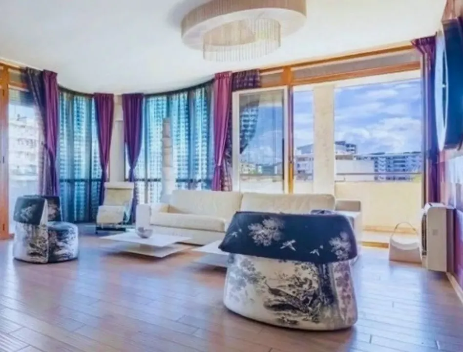 Izdavanje, trosoban stan, 140m², Preko Morače, Podgorica