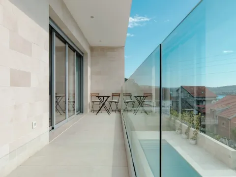 Izdavanje, četvorosoban stan, 273m², Marići, Tivat - image 27