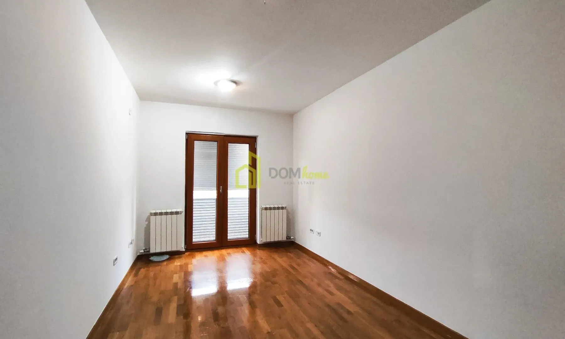 Izdavanje, dvosoban stan, 87m², Tološka šuma, Podgorica