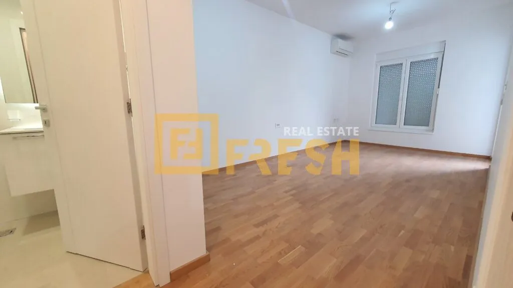 Prodaja, trosoban stan, 104m², Stari Aerodrom, Podgorica