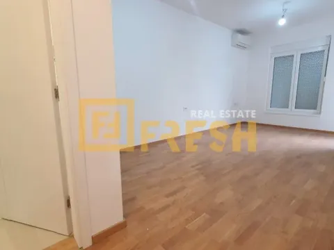 Prodaja, trosoban stan, 105m², Stari Aerodrom, Podgorica - image 10