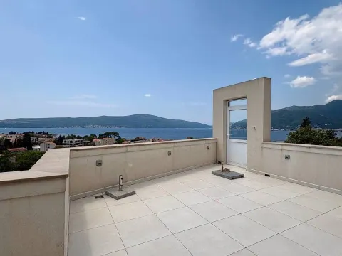 Rent, two bedroom apartment, 100m², Tivat, Crna Gora - image 26