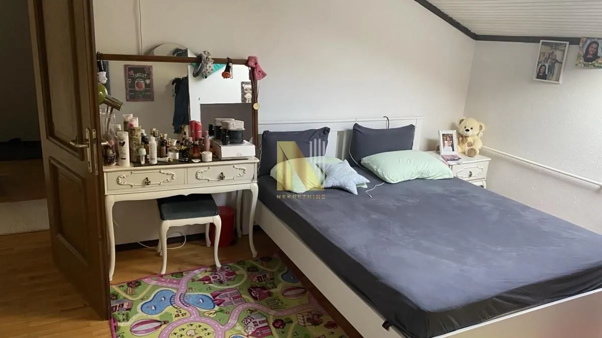 Prodaja, kuća, 256m², Banatić, Novi Sad Sve Podlokacije