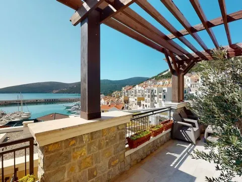 Prodaja, dvosoban stan, 123m², Kotor, Crna Gora - image 1
