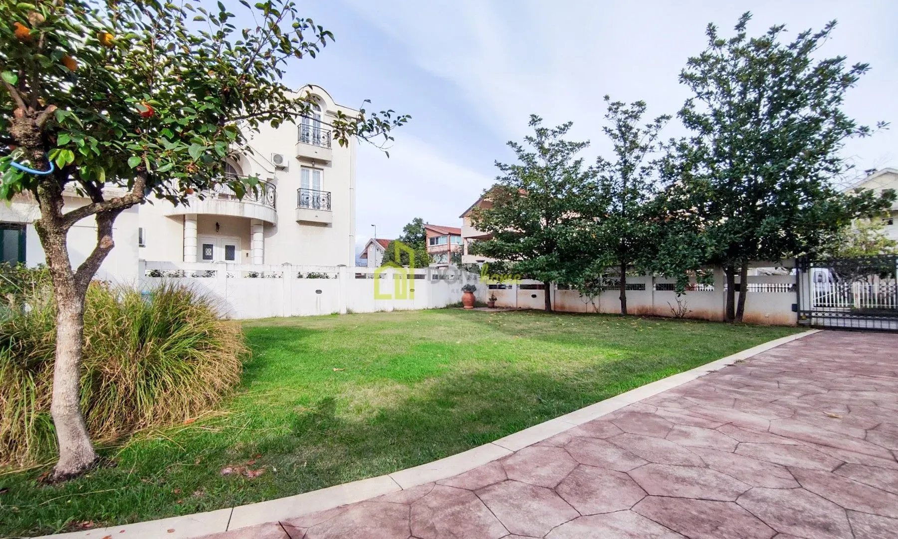 Sale, house, 405m², Stari Aerodrom, Podgorica