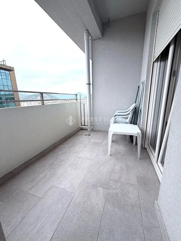 Izdavanje, jednosoban stan, 50m², Central Point, Podgorica