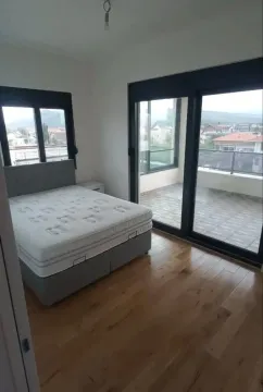 Bright bedroom with a double bed and access to the terrace. - image 10