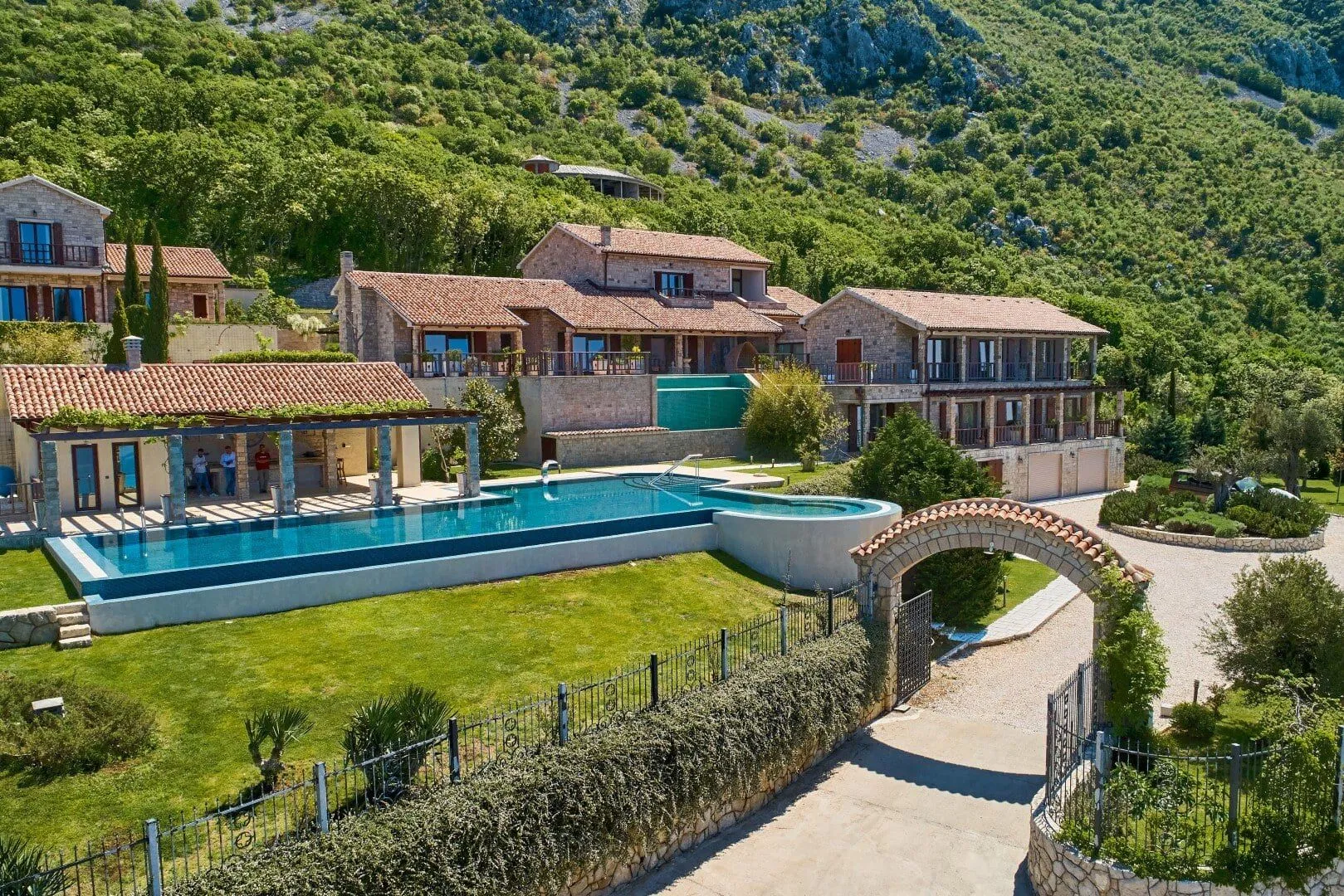 Sale, house, 2191m², Blizikuće, Budva