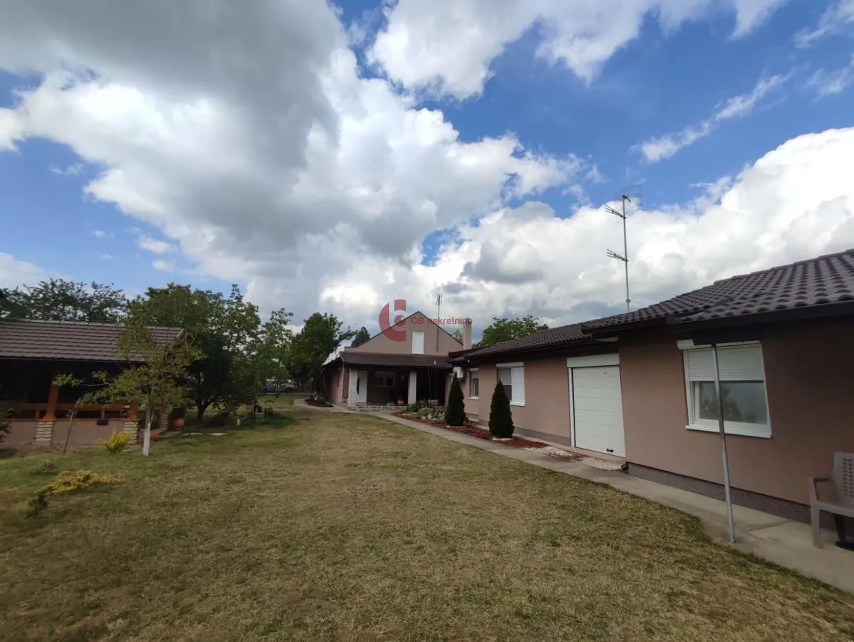 Prodaja, kuća, 313m², Peščara, Subotica