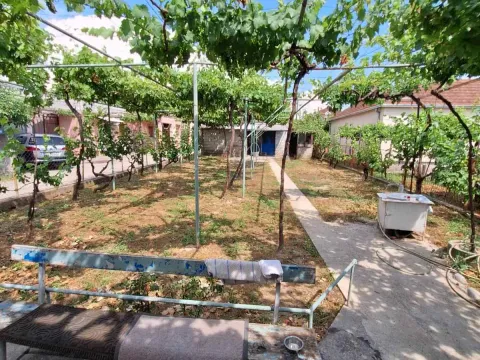 Prodaja, kuća, 90m², Tološi, Podgorica - image 11