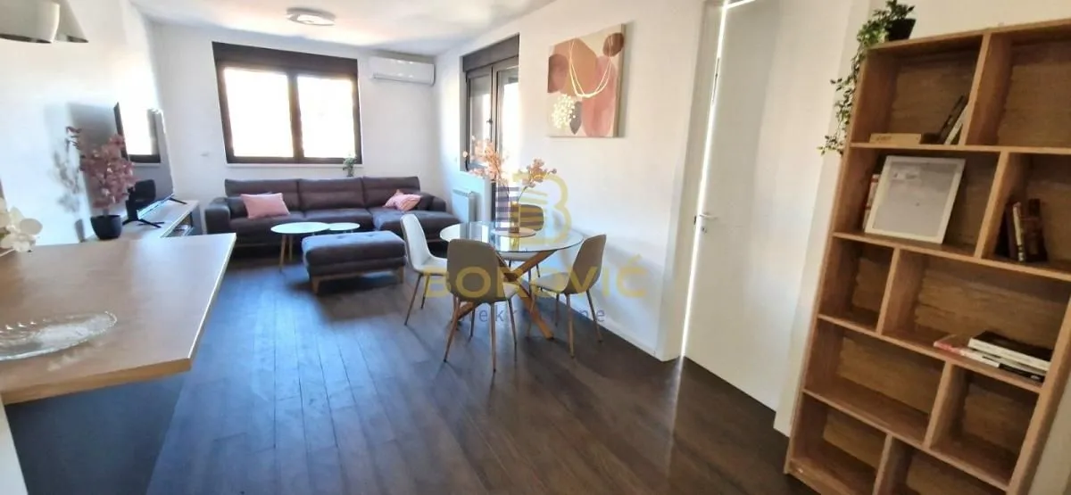 Rent, four bedroom apartment, 87m², Vračar Sve Podlokacije, Beograd
