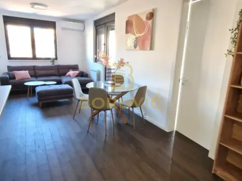 Rent, four bedroom apartment, 87m², Vračar Sve Podlokacije, Beograd