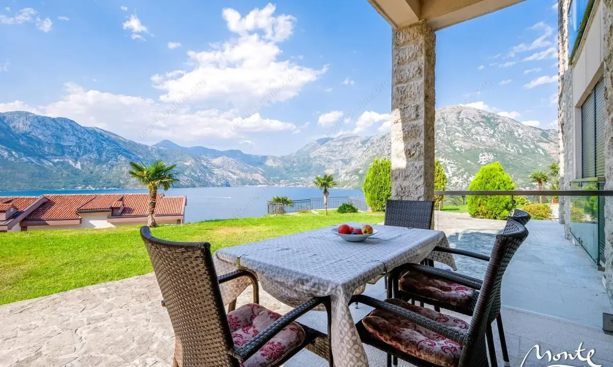 Prodaja, dvosoban stan, 68m², Kostanjica, Kotor