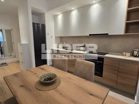 Izdavanje, trosoban stan, 86m², Savski Venac, Beograd - image 4