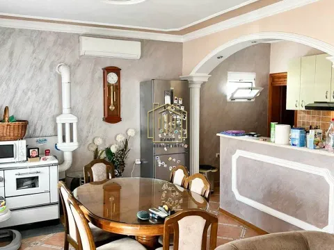 Izdavanje, trosoban stan, 120m², City Kvart, Podgorica - image 2