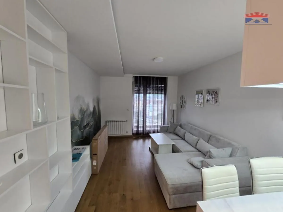 Izdavanje, jednosoban stan, 43m², Bulevar Evrope, Novi Sad Sve Podlokacije