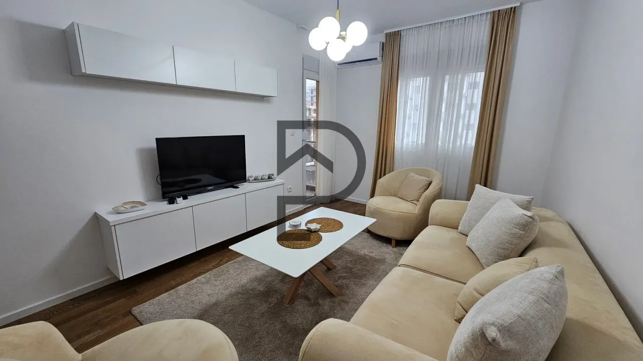 Izdavanje, jednosoban stan, 46m², Pobrežje, Podgorica