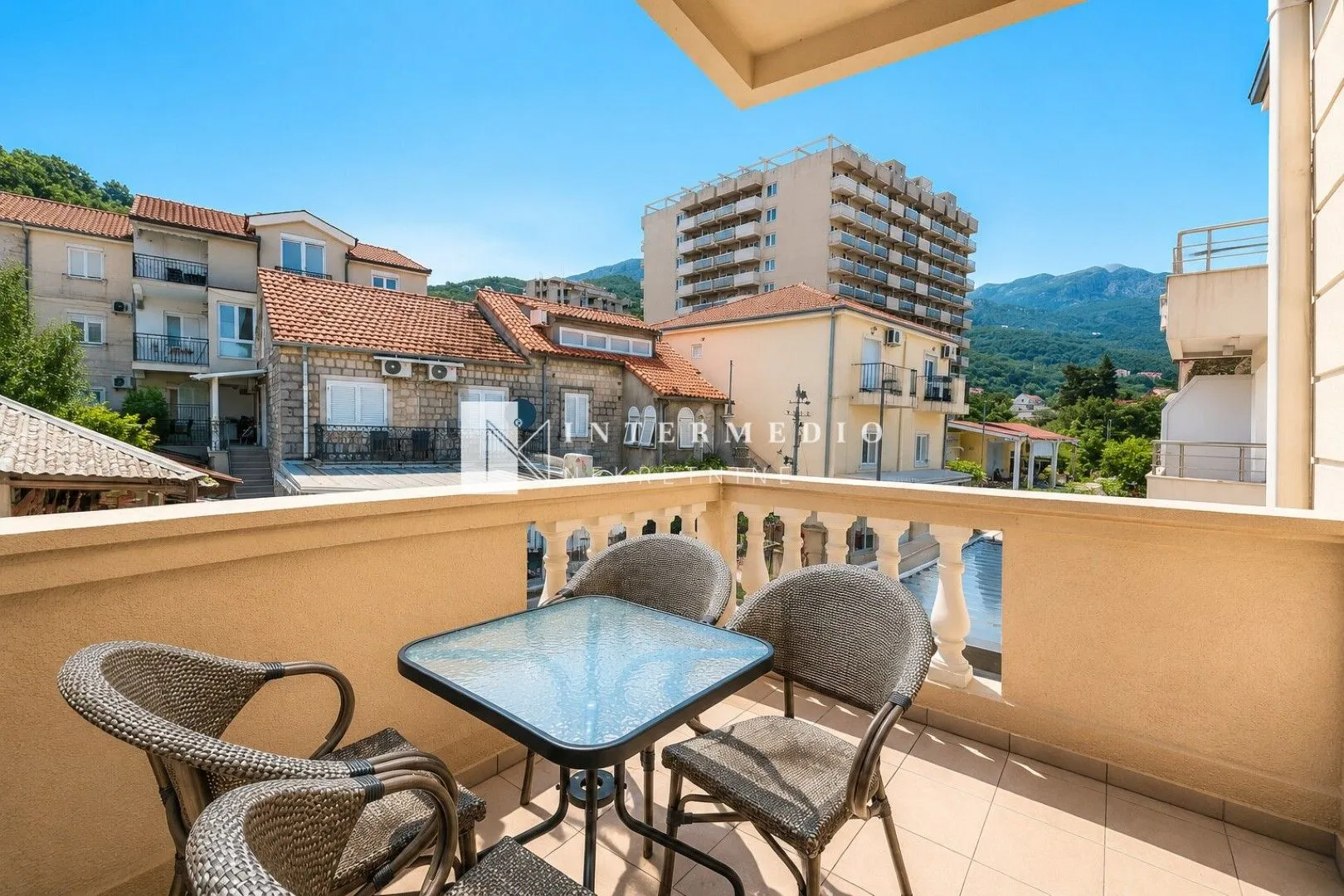 Izdavanje, jednosoban stan, 54m², Igalo, Herceg Novi