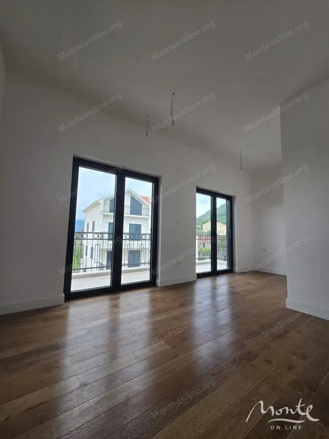 Prodaja, dvosoban stan, 70m², Tivat, Crna Gora