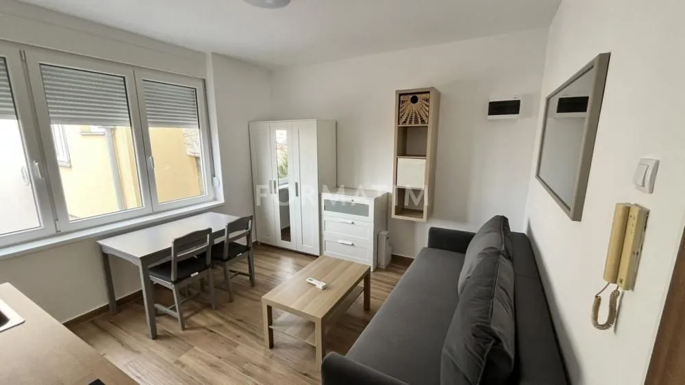 Izdavanje, stan, 18m², Kalenić Pijaca, Vračar Sve Podlokacije