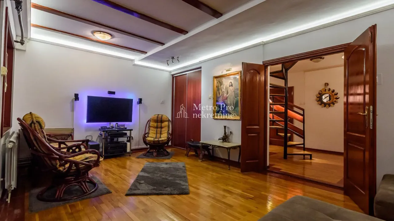 Prodaja, četvorosoban stan, 104m², Stari Grad, Beograd