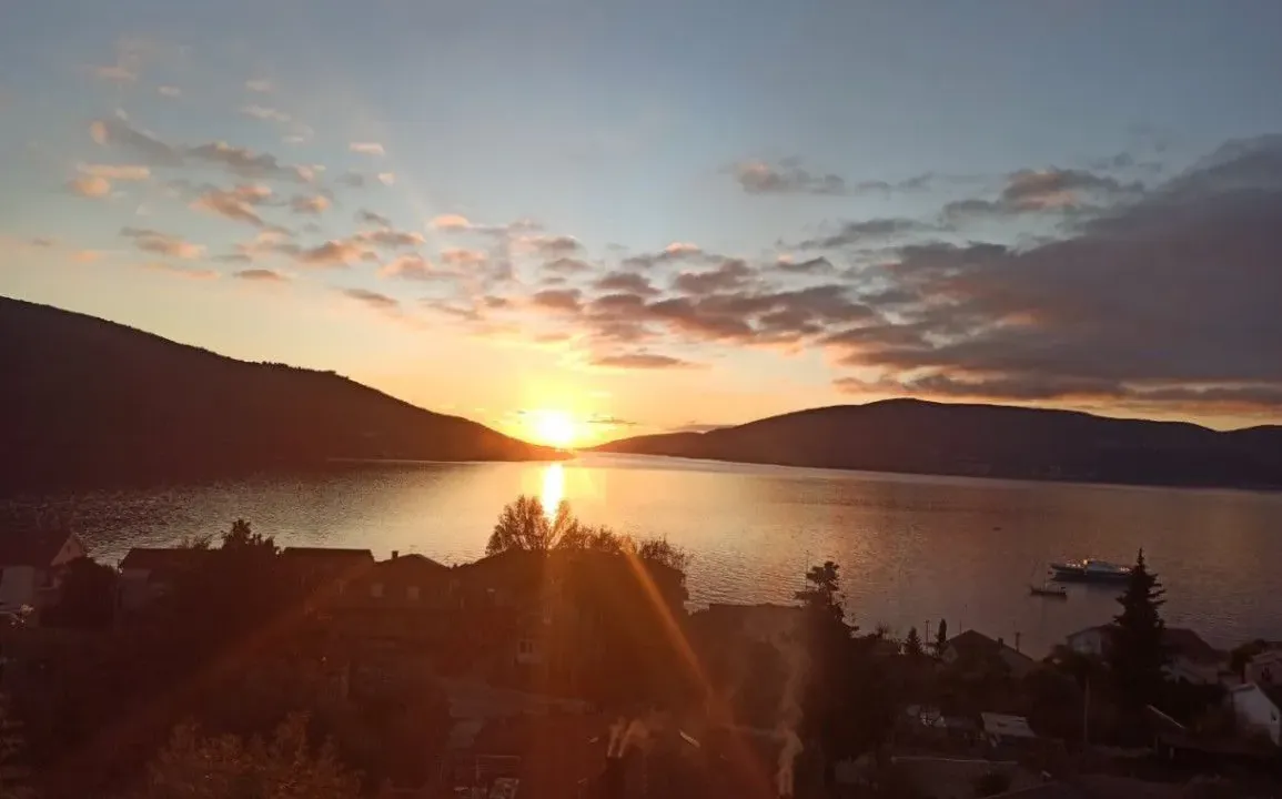 Izdavanje, jednosoban stan, 41m², Kumbor, Herceg Novi
