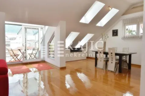 Spacious bright living room with dining area and access to the terrace. - image 18