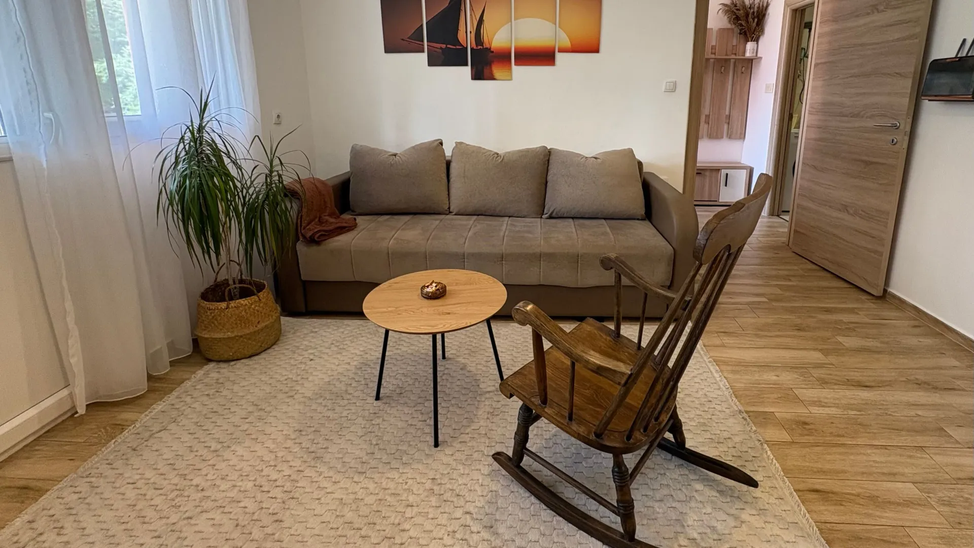 Izdavanje, jednosoban stan, 50m², Kalimanj, Tivat