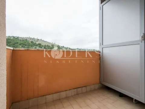 Rent, one bedroom apartment, 43m², City Kej, Podgorica - image 8