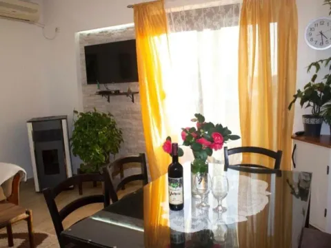 Izdavanje, jednosoban stan, 54m², Kava, Tivat - image 10