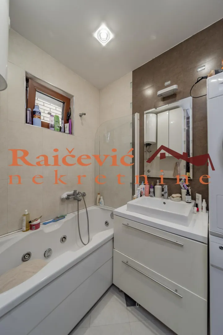 Sale, four bedroom apartment, 103m², Savski Venac, Beograd